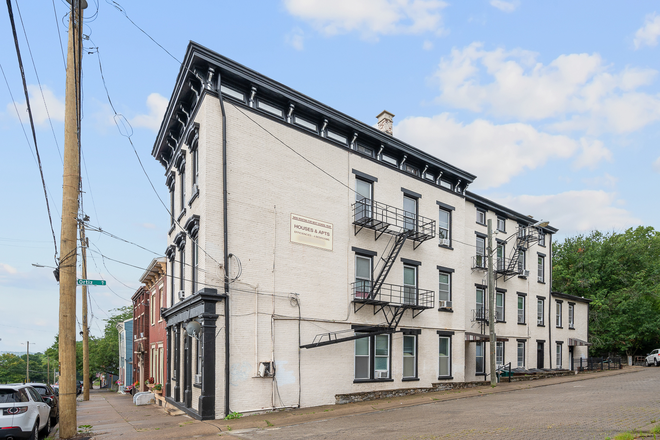 Exterior - 2419 Vine St Apartments