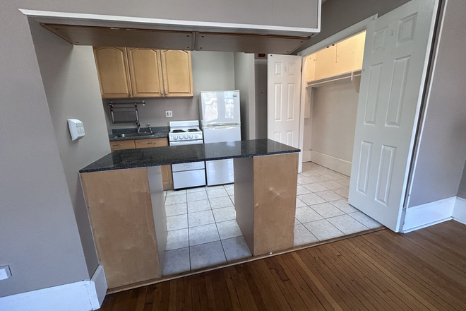 x - Beacon St 1 Bed Available Now or Jan. 1 Apartments