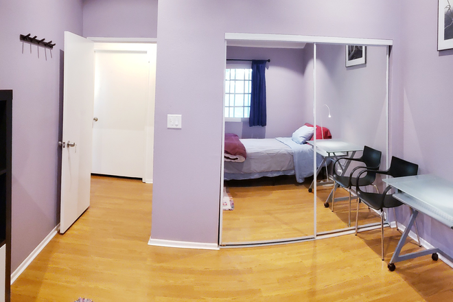 Large Mirrored closet - Walkable - 1 mile north of Old Town Pasadena Condo