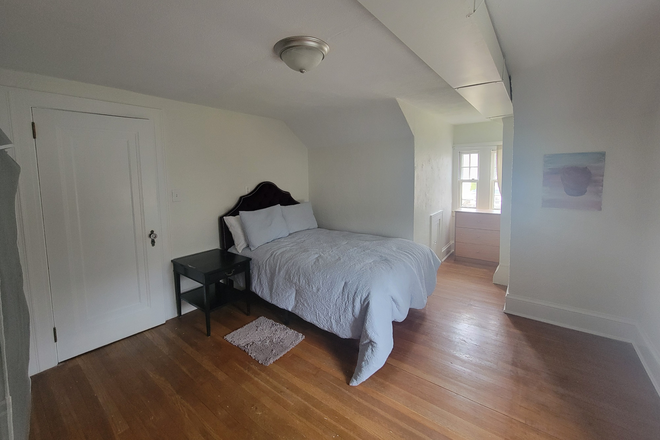Bedroom - Private Furnished Mini-Suite w/ Bath, Utilities Included Near USJ, UConn Law & UHART