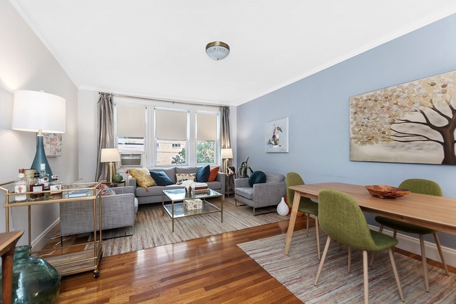 LIVING - SPACIOUS 3 BED WITH HEAT AND HOT WATER INCLUDED! 8/1/25!