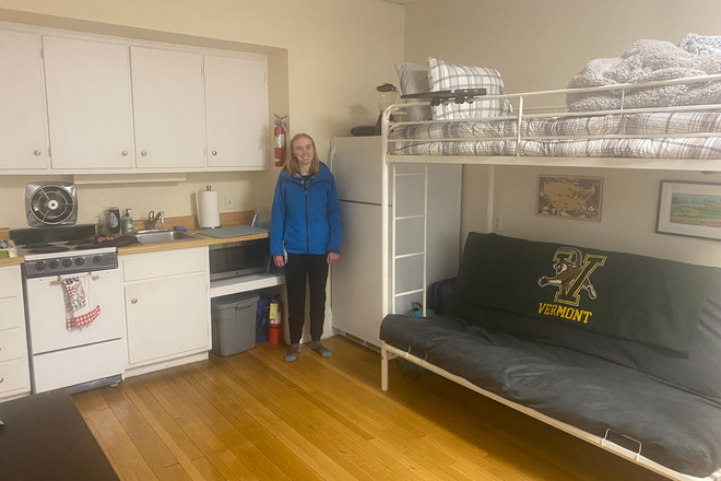 Open floor plan - Spring Semester Sublet ... Studio apartment 2 blocks from campus!