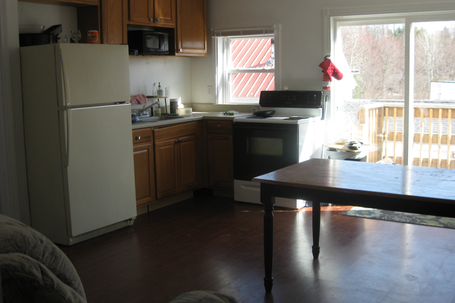 Good morning the apartment for serios students quiet - 4 BEDROOM APARTMENT IN HADLEY MA VERY QUIET PLACE