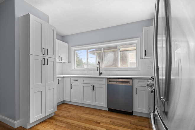 kitchen - 6-bed, 2.5-bath apartment located just steps from Tufts University