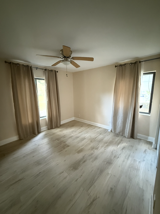 room for rent with 2 windows - Room for rent in 2/2 apartment in Delray