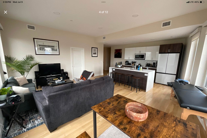 living space - Summer Sublet JULY/AUGUST! 10 min walk to campus $1,333 Apartments