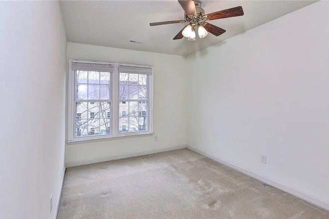 Bedroom 2 - Townhouse Near Oyster Point