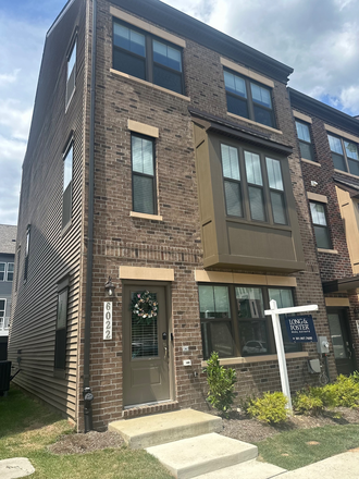 Front of House - Contemporary Townhouse
