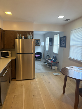 Refrigerator - Large 1BR 1 Bath apt-Washington St-Rocky Hill