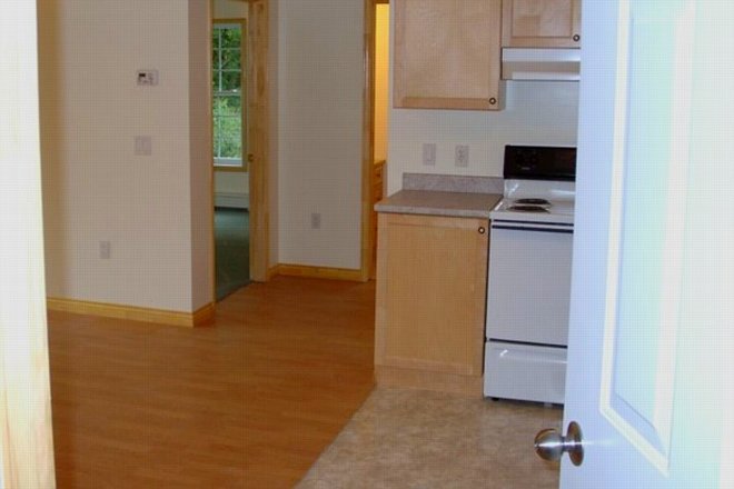enter - Royal Suites, 1 br w/ study, walk to VLS $1375. available 4/1/26 Apartments