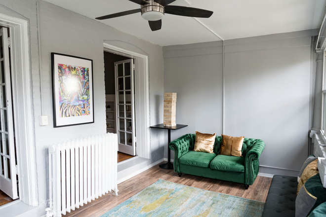 gameroom/bedroom or office - 5231 wissahickon ave (Eastfalls / Germantown ( Drexel Medical) Queen lane , Train station Duplex