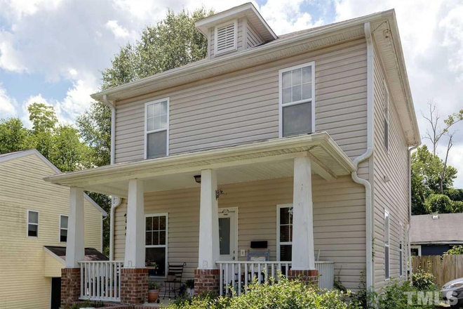 Front - Three-bedroom/2.5 bathroom house for rent near East Campus