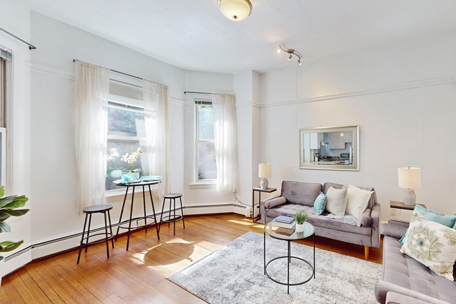 . - Wonderful 1 Bed / 1 Bath in Beacon Hill w/ Heat&Hot Water Included!! Available 9/1/25!! Apartments