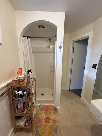 Shower - House between campus and downtown - rent is very negotiable!!