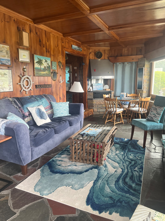 Great room with spectacular ocean view! - Beautifully furnished 3 bed, 7 rm home! Easy commute! Ocean steps away!!