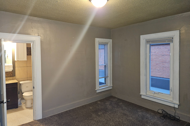 Living - Enjoy the Best College Life Duplex