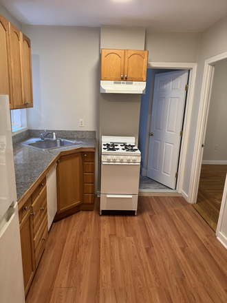 Call NOW for showings! 617-236-8550 - HEMENWAY STREET  - AWESOME FENWAY 1 BED SPLIT W/ HEAT & HOT WATER INC! *AVAIL NOW!* Apartments