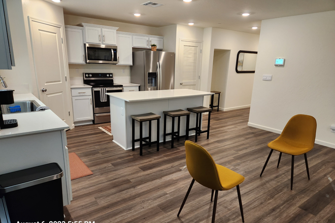 Kitchen - BELLEVUE RANCH ROOMS IN NEW HOME & AFFORDABLE (3.5 mi. from UC Merced & 2 mi. from Merced College)