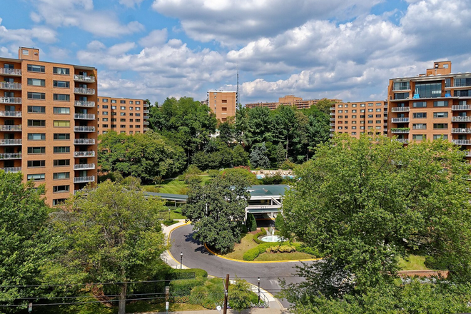 Exterior/Front Entrance - AVAILABLE IMMEDIATELY!  Large 3-BR/2-BA Condo with Balcony and Pool Near AU!  $4500/MO Incl. Utils!