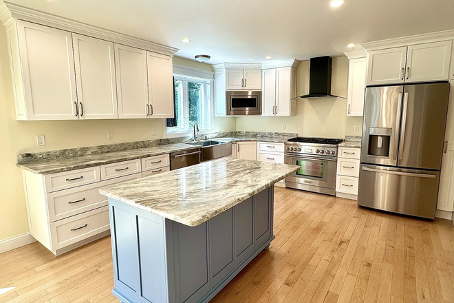Kitchen - Beautiful Updated house, welcoming neighborhood