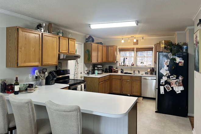 kitchen - Cozy Room For Rent Near Duke House