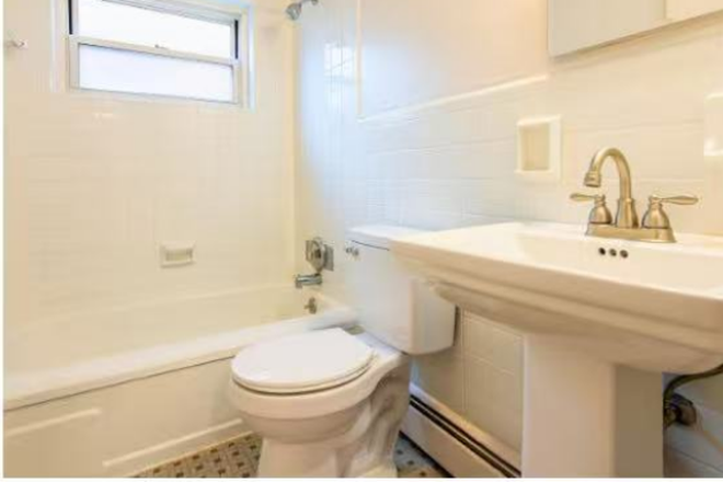 bathroom - 2328 Moerlein Ave, Uptown property, Good for co-op / internship students Apartments