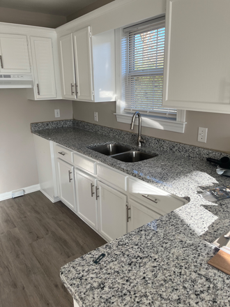 kitchen - Spacious house in Audubon area