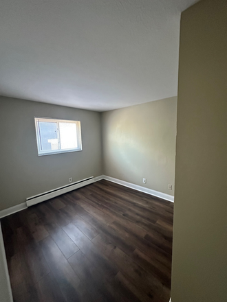 bedroom - Premier Location for all Cincinnati area students!!! Contact to work out deals on this Great Unit Apartments