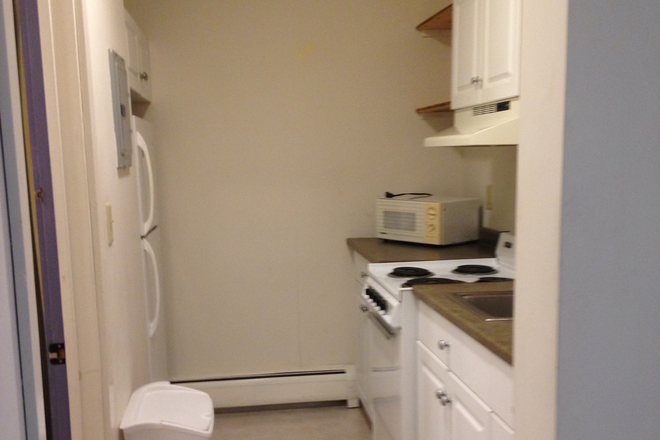 Kitchen - One Bedroom Unit Right Next to the Law School Apartments