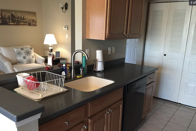 kitchen - Room in shared 2BR condo-Beech Ct-South Brunswick