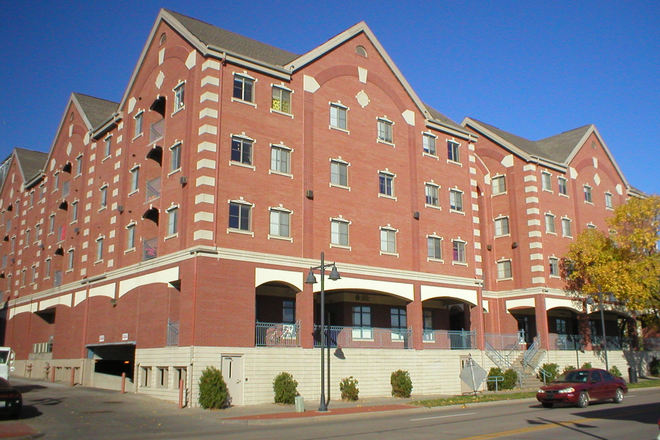 Exterior - Renovated Five Bedrooms Near The Ped Mall