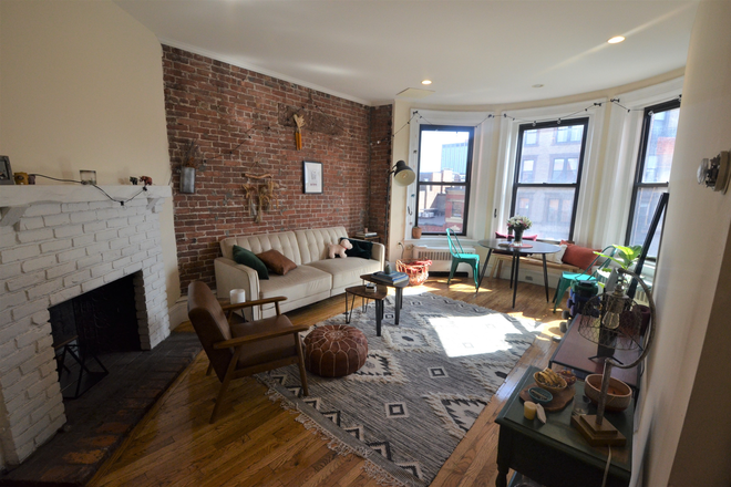 Living room - Spacious one bed on 409 Marlborough st Apartments