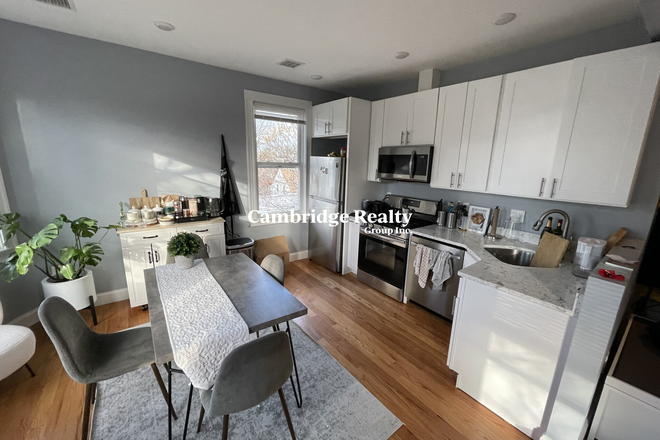 Kitchen - Norfolk St 5 bd 2 bth w/ Central AC, Laundry in Unit