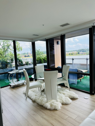 Dining Room - Luxury Waterfront Condo to Share