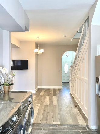 living - 5Br/4BHip Bloomingdale/Shaw. Move in ready. 2 master bedrooms and 2 bedrooms with shared bathroom. House