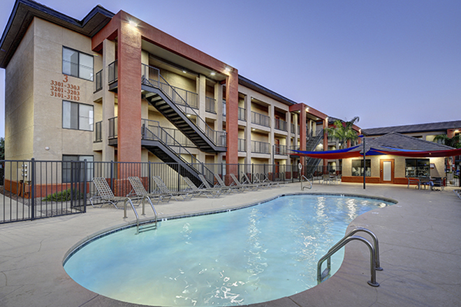 Oeste Pool - Entrada Real Apartments