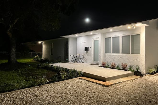 Outside Street View w/ Nighttime Exterior Lighting - 1Bedroom in a Cozy 4Bed/2Bath House -- 4 Blocks from Campus (Girls Only Please)