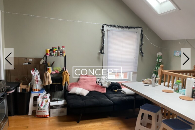 The common area from another POV, it isn't the biggest but it has potential - Roommate needed Apartments