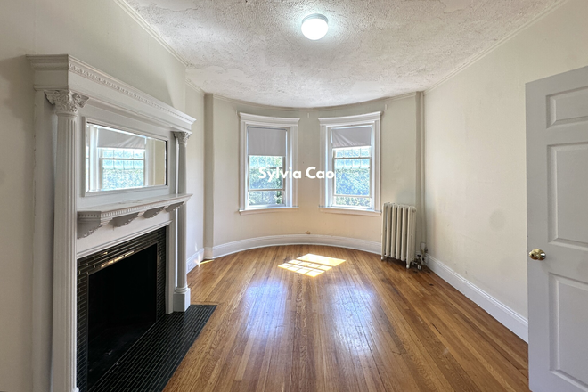1 - AVAIL NOW-Huge Beacon St 2 bed, H/HW inc. Cat ok, No Broker Fee!