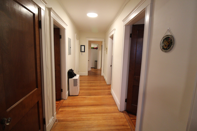 3 - Charming Harvard Square apartment with parking available.