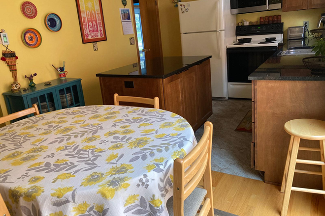 Kitchen and dining - Comfortable small house with large yard, abundant plants and trees, in quiet neighborhood