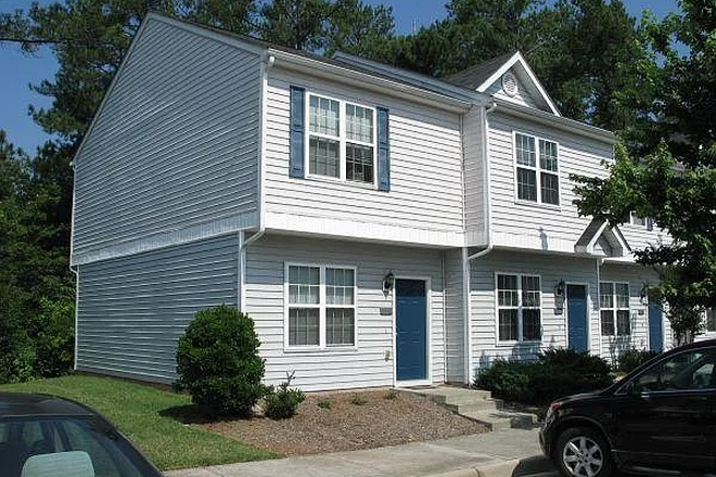 House - 1 BR w/ private bath in townhouse near Duke west campus/hospital