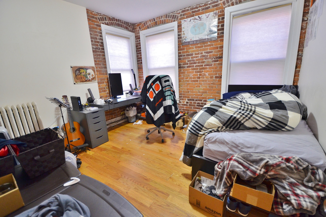 4 Bed - 13 Haviland St. - NO Broker's Fee!!  -  Available 9/01! Bright Spacious 4 BR on Haviland St Apartments