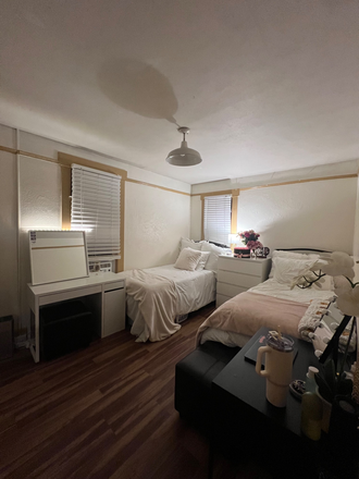Double room - can be turned into a single depending on if you want to take the room with another person or not - BEST LOCATION ON THE HILL