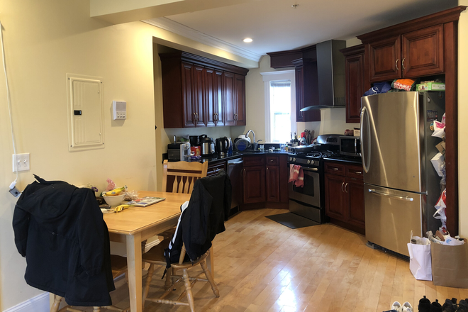 KITCHEN - RIVERSIDE 3 BED 3 BATH MAGAZINE ST ***AUGUST 1ST MOVE IN*** HBS AREA Apartments