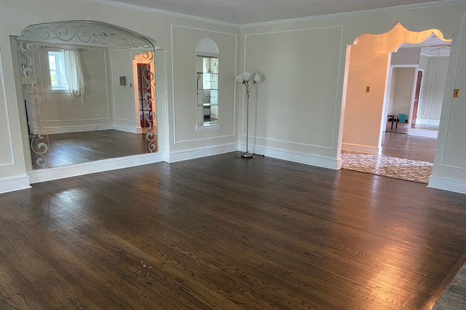 Living room - CLOSEST OFF CAMPUS HOUSING-TO BE CLOSER YOU WOULD HAVE TO BE ON CAMPUS House
