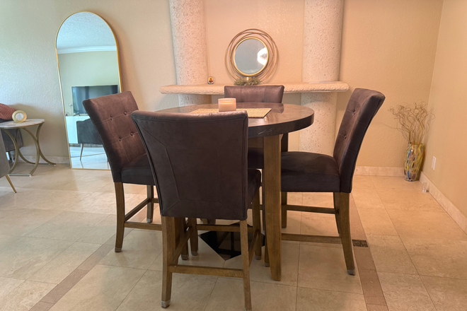 Dining Area - 2 bd, 2bath Condo close to FAU