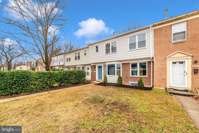 Front view - College Square Townhome, walking distance to campus