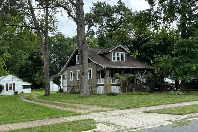 Front of House - CRAFTSMAN STYLE HOUSE  ON WOODED LOT
