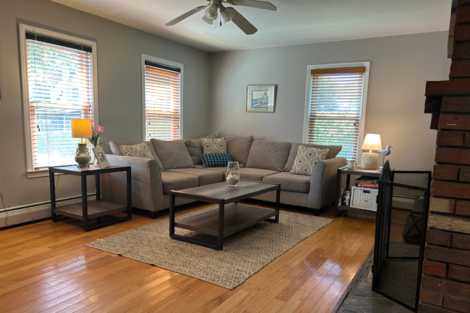 living room - Unexpected Availability! Charming Narragansett Pier upscale furnished home. Walk to sea wall